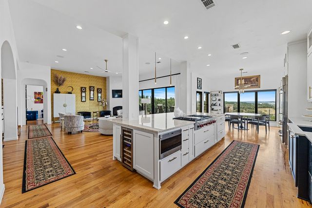 20516 Queen Bee LN, Spicewood, TX 78669