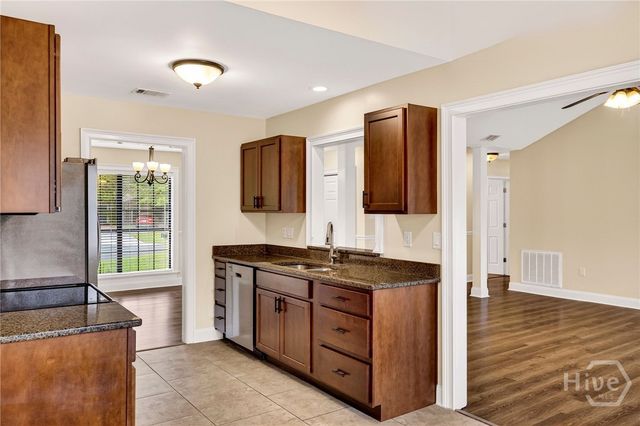 6 Castaway Place, Savannah, GA 31410