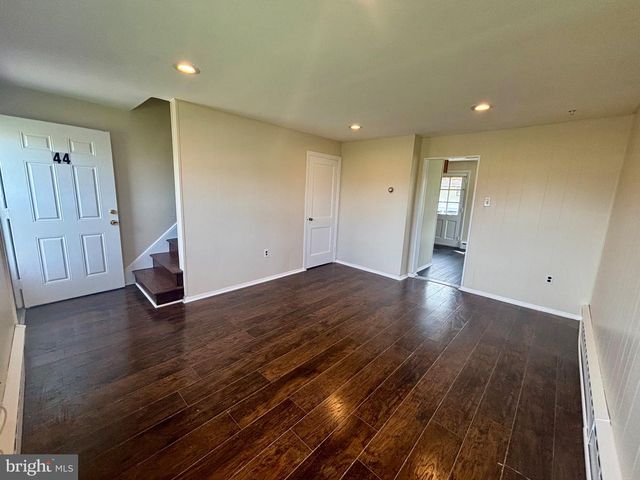 44 W 3RD ST, Burlington, NJ 08016