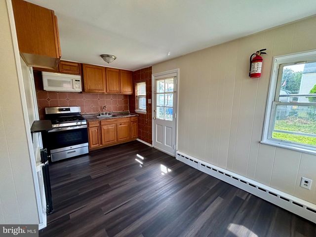 44 W 3RD ST, Burlington, NJ 08016