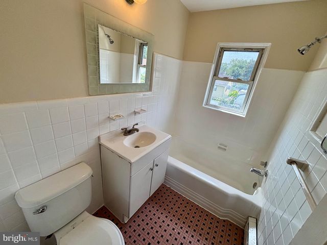 44 W 3RD ST, Burlington, NJ 08016