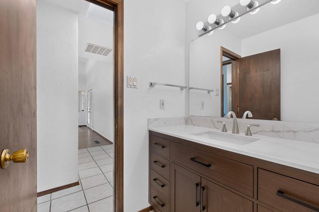 12208 Lexington Avenue NE, Albuquerque, NM 87112