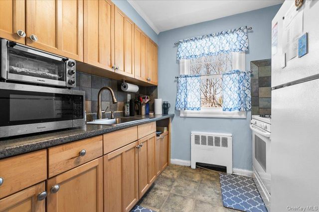 224-07 Kingsbury Avenue B, Bayside, NY 11364