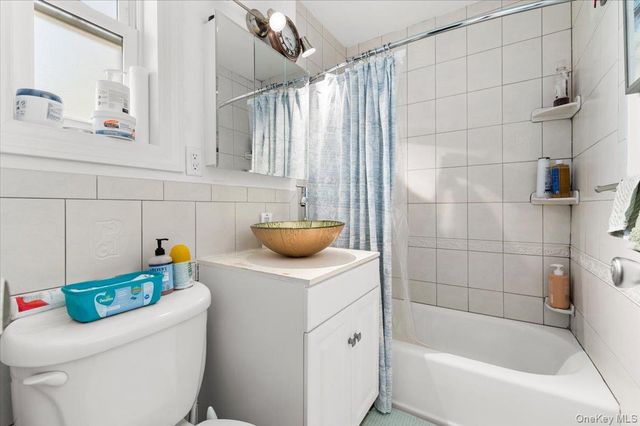 224-07 Kingsbury Avenue B, Bayside, NY 11364