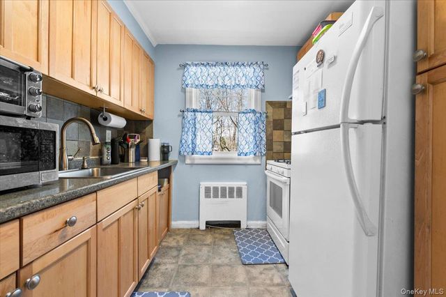 224-07 Kingsbury Avenue B, Bayside, NY 11364