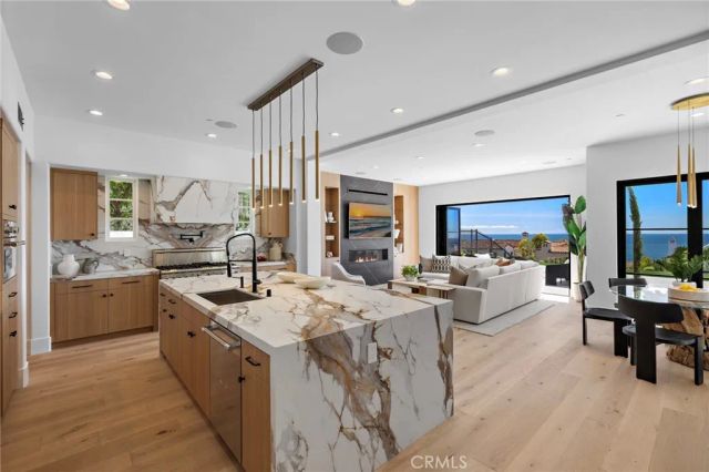28 Surfspray Bluff, Newport Coast, CA 92657