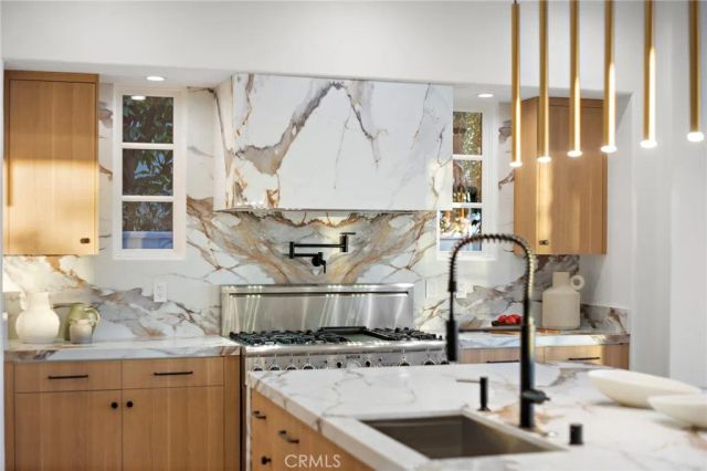 28 Surfspray Bluff, Newport Coast, CA 92657