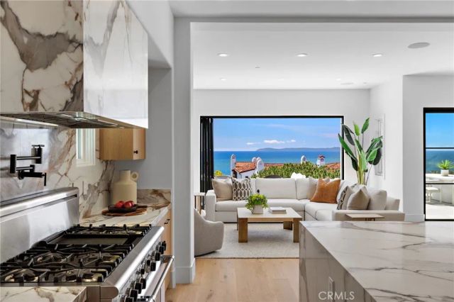 28 Surfspray Bluff, Newport Coast, CA 92657
