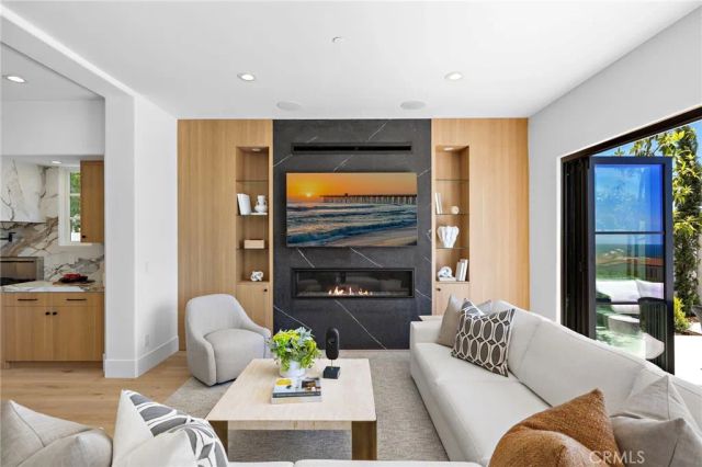 28 Surfspray Bluff, Newport Coast, CA 92657