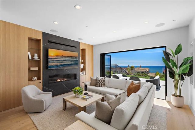 28 Surfspray Bluff, Newport Coast, CA 92657