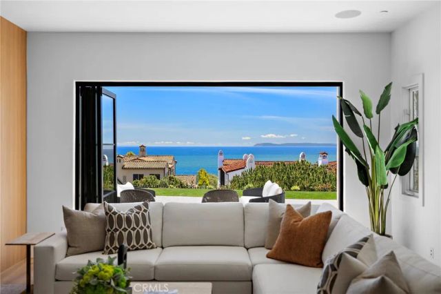 28 Surfspray Bluff, Newport Coast, CA 92657