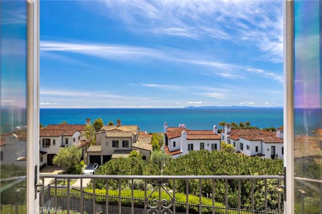 28 Surfspray Bluff, Newport Coast, CA 92657
