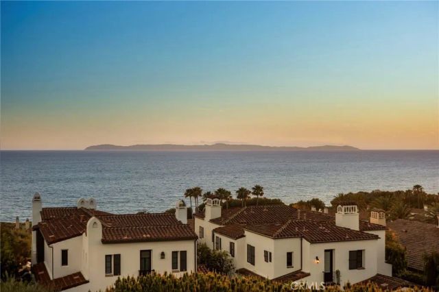 28 Surfspray Bluff, Newport Coast, CA 92657