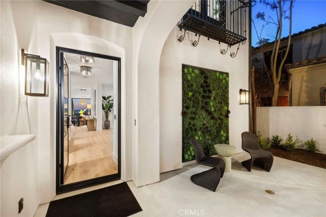 28 Surfspray Bluff, Newport Coast, CA 92657