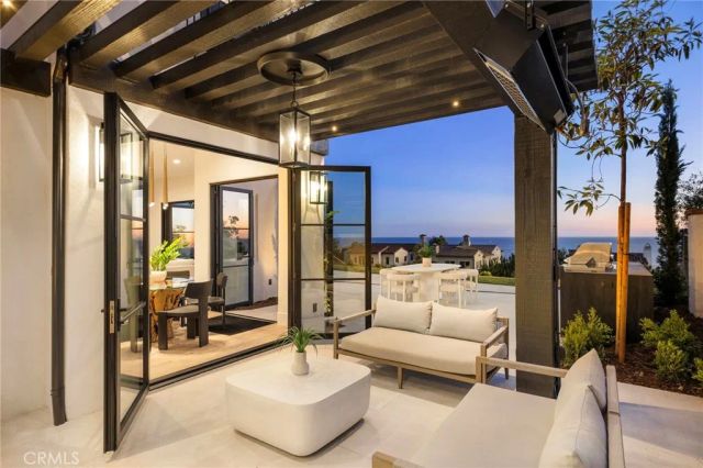 28 Surfspray Bluff, Newport Coast, CA 92657