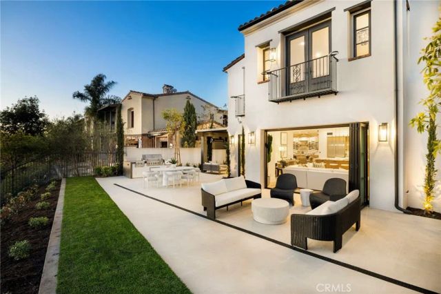 28 Surfspray Bluff, Newport Coast, CA 92657