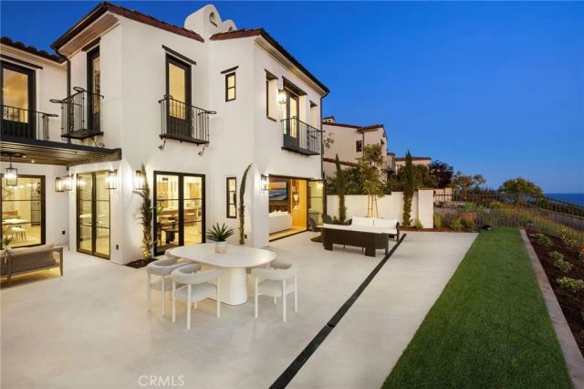 28 Surfspray Bluff, Newport Coast, CA 92657