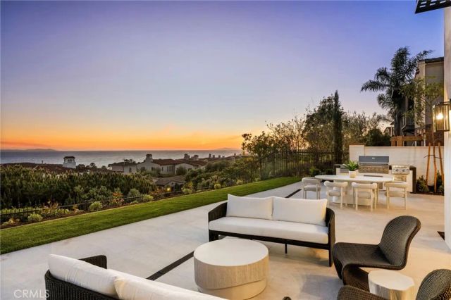 28 Surfspray Bluff, Newport Coast, CA 92657