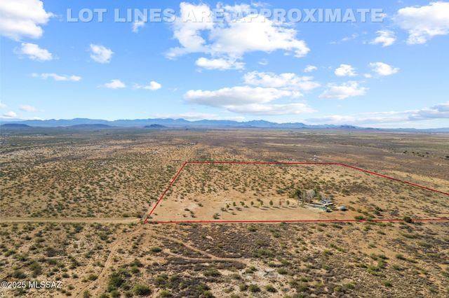 13201 S Falling Star Lane, Pearce, AZ 85625