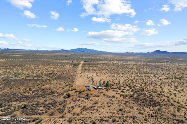 13201 S Falling Star Lane, Pearce, AZ 85625