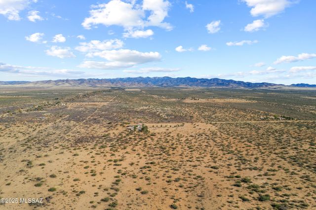 13201 S Falling Star Lane, Pearce, AZ 85625