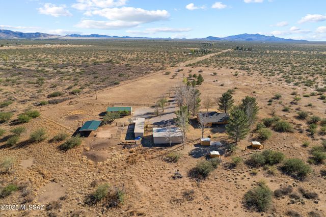 13201 S Falling Star Lane, Pearce, AZ 85625