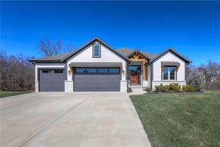 9102 SW 11th Street Court, Lee's Summit, MO 64064