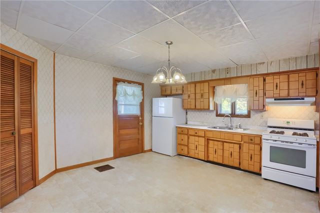 1015 Loraine Ave, New Castle, PA 16101