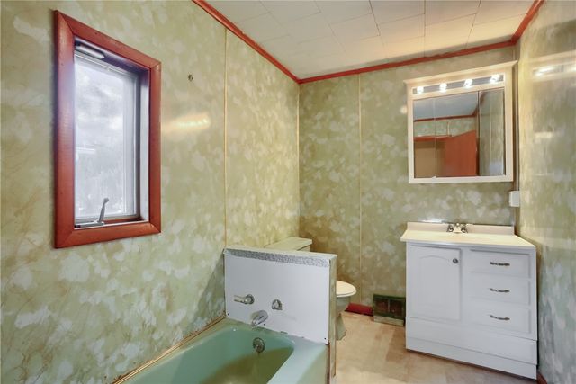 1015 Loraine Ave, New Castle, PA 16101