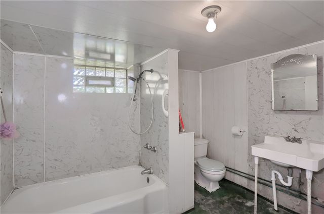 1015 Loraine Ave, New Castle, PA 16101