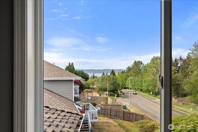 5131 Chinook Drive NE, Tacoma, WA 98422
