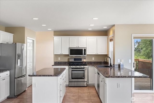 5131 Chinook Drive NE, Tacoma, WA 98422
