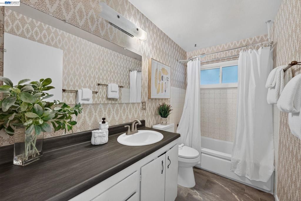 Image 50 of property listing at 4150 Florida Ct, Livermore, CA 94550