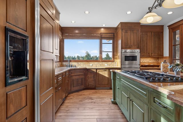 65885 Pronghorn Estates Drive, Bend, OR 97701