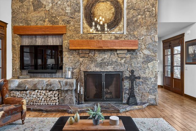 65885 Pronghorn Estates Drive, Bend, OR 97701