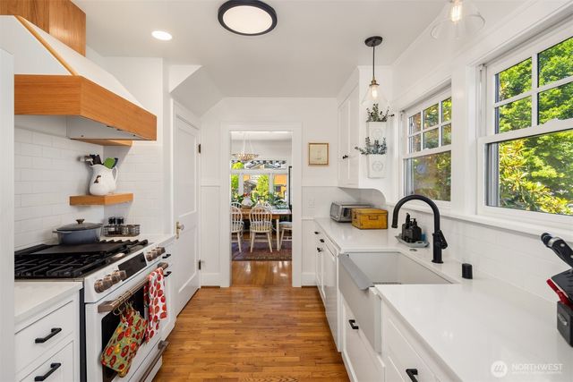 428 3rd Avenue N, Edmonds, WA 98020