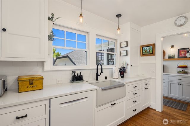 428 3rd Avenue N, Edmonds, WA 98020