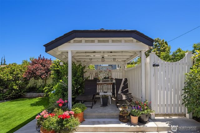 428 3rd Avenue N, Edmonds, WA 98020