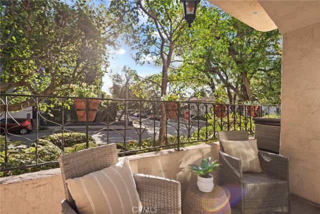 1203 N Sweetzer 118, West Hollywood, CA 90069