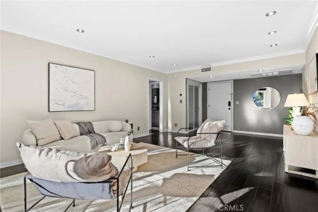 1203 N Sweetzer 118, West Hollywood, CA 90069