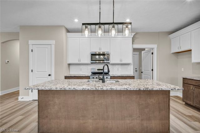 3630 Great Windsor Lane, Green, OH 44685