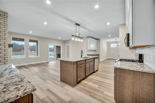 3630 Great Windsor Lane, Green, OH 44685