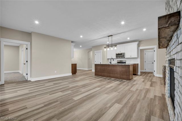 3630 Great Windsor Lane, Green, OH 44685