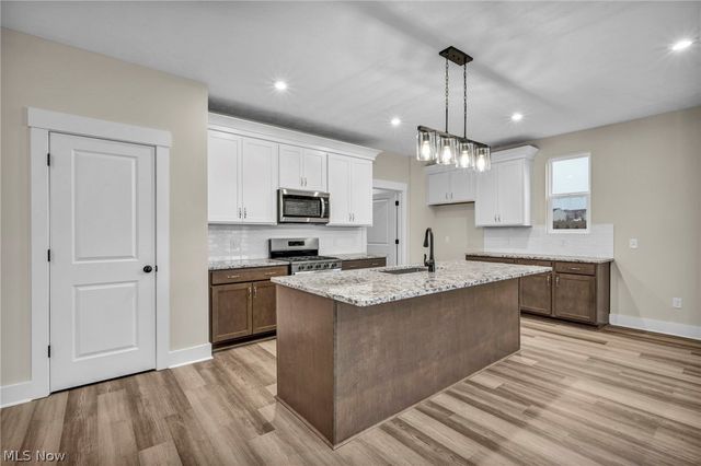 3630 Great Windsor Lane, Green, OH 44685