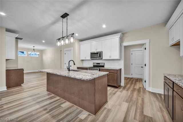 3630 Great Windsor Lane, Green, OH 44685