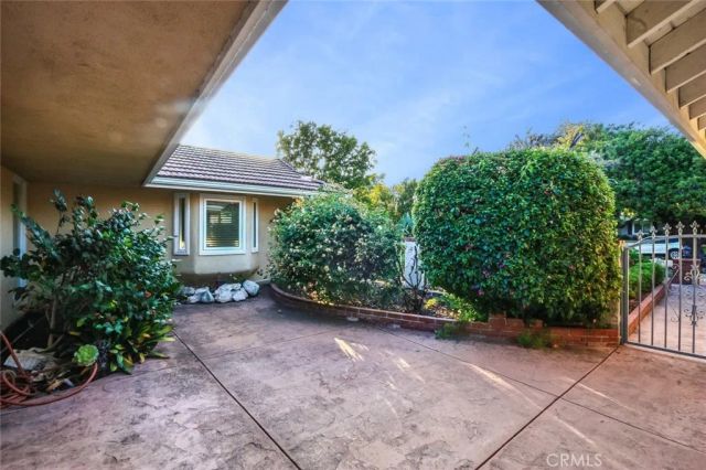 1046 Maryhurst Drive, Claremont, CA 91711