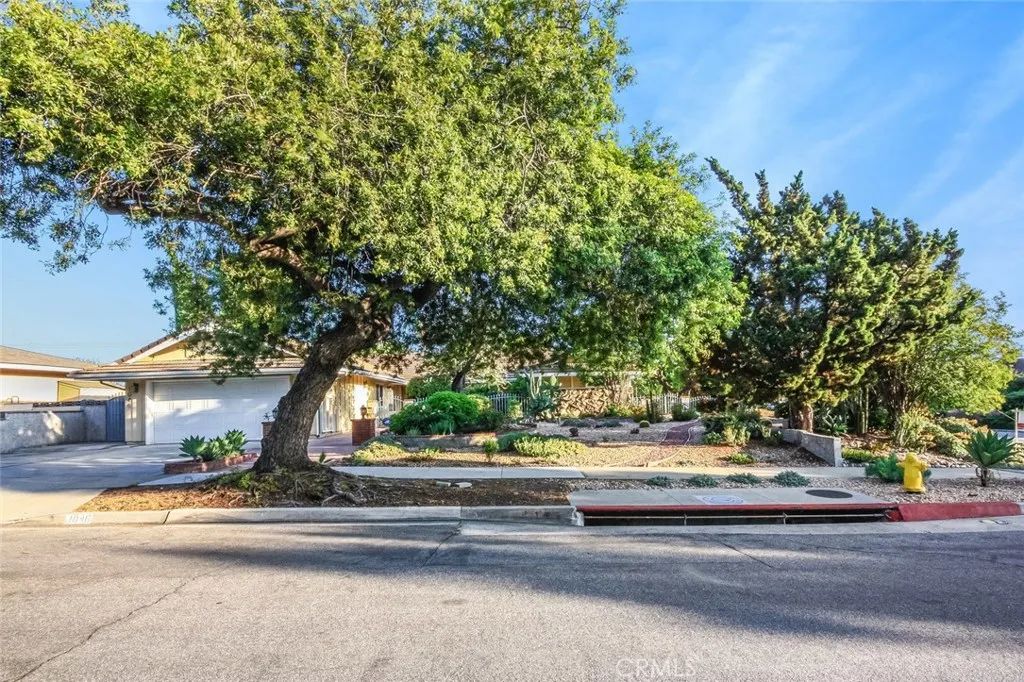 1046 Maryhurst Drive, Claremont, CA 91711
