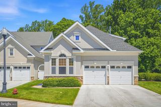 300 GLATISANT PL #300, Pikesville, MD 21208