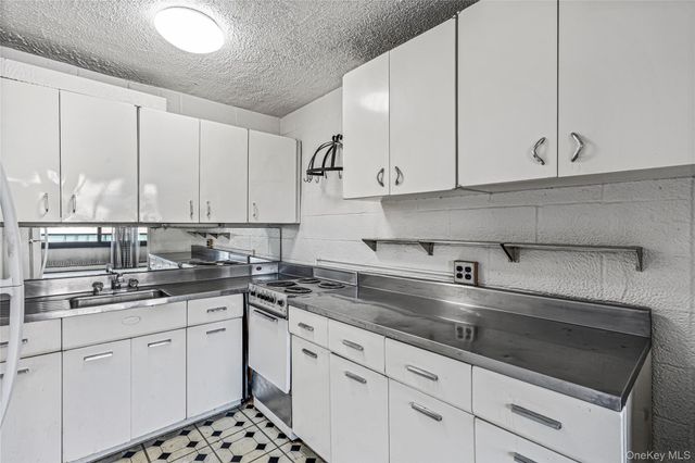 162-40 9th Avenue 8D, Beechhurst, NY 11357