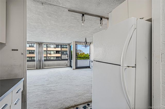 162-40 9th Avenue 8D, Beechhurst, NY 11357